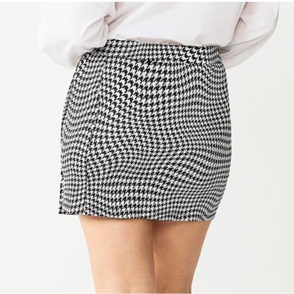 Kohls button faux wrap, mini skirt size medium - Picture 2 of 5